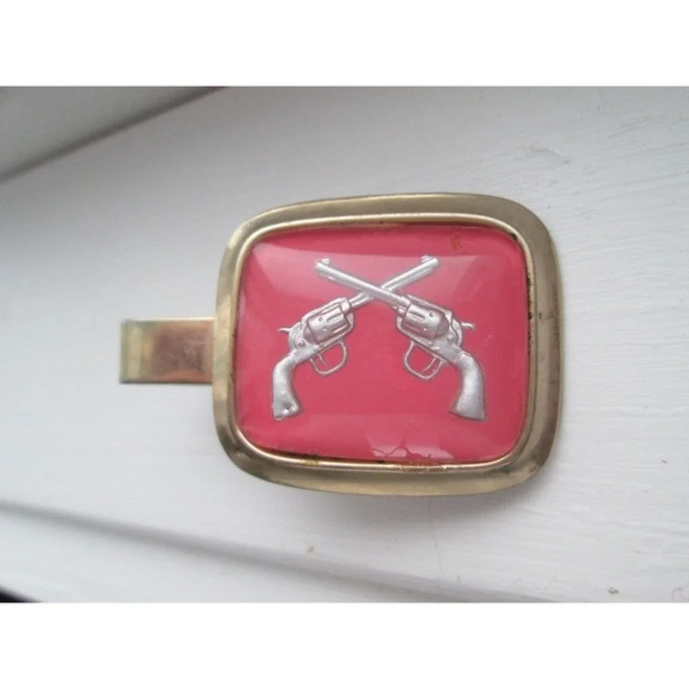 Vintage Western Old‎ West Tie Lapel Clip Red Gold Tone metal Revolver Rustic